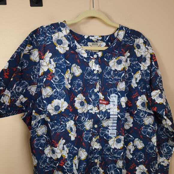 Duluth Wrinklefighter Tunic in Navy Sun Floral Size 1X - Picture 4 of 11